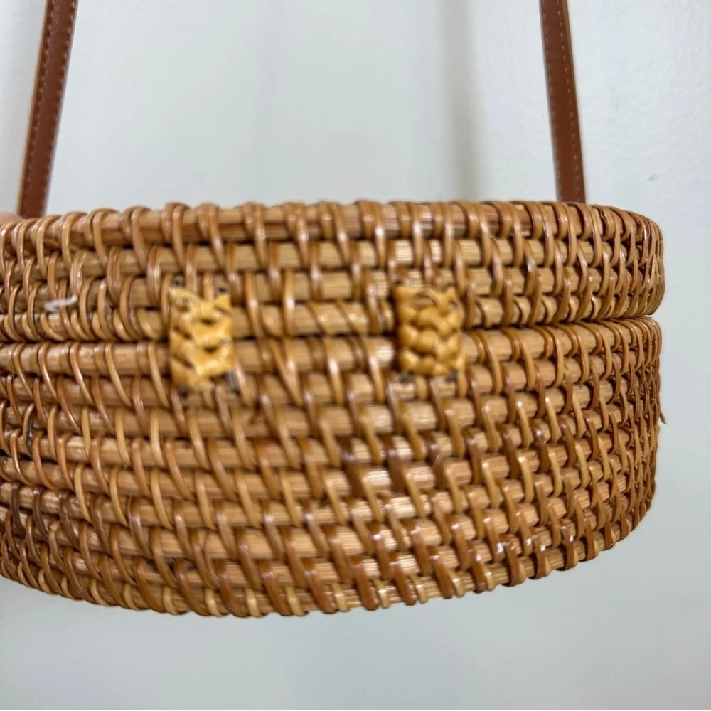 Straw Purse Round 7.9"x7.9"x3.1" with Shoulder Straps Summer Wicker Rattan Woven - Picture 6 of 6